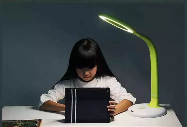 眼科医生：两大因素，教您有效防护近视眼